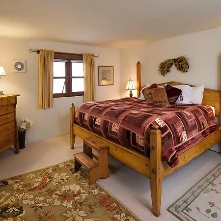 Hacienda Nicholas Bed & Breakfast